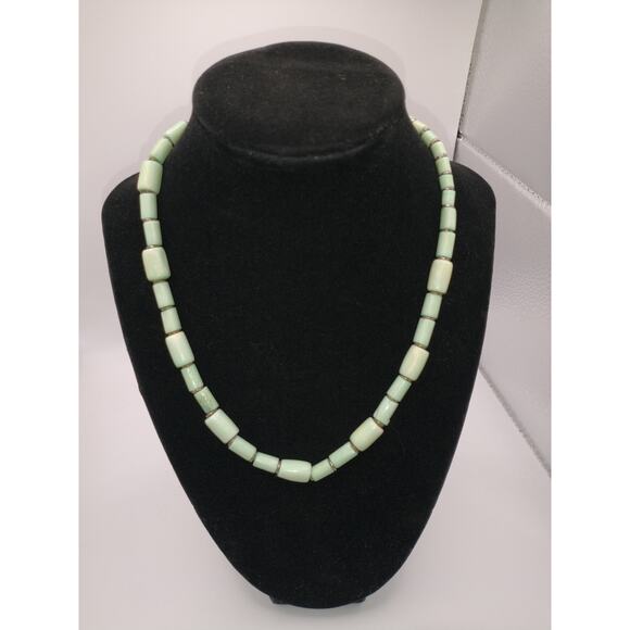 Vintage Light Green Bone and Silver Necklace 8 3/4" - Picture 6 of 12